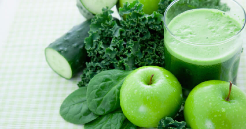 Green leafy vegetables and crispy green apples